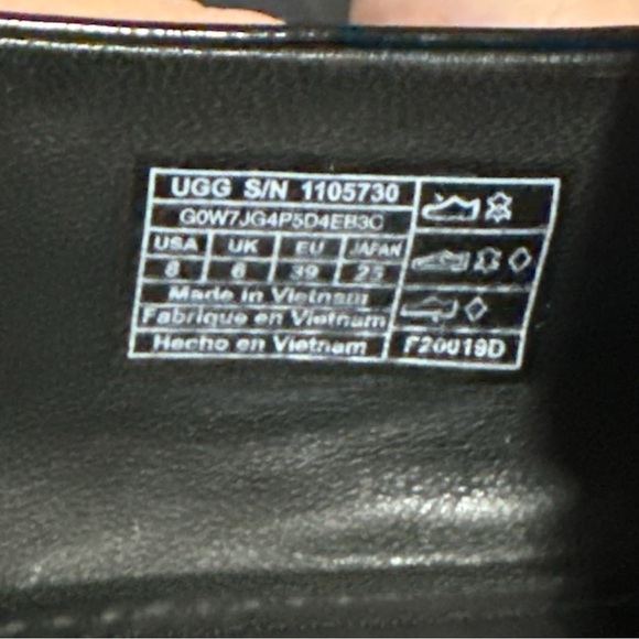 EUC - UGG Charlotte Patent Loafer - Size 8 - Picture 5 of 5